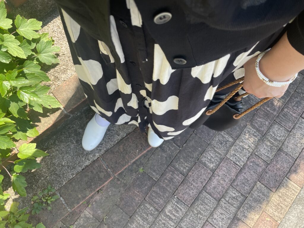 40代女性の2025年7月下旬コーデ、足元写真【その3】