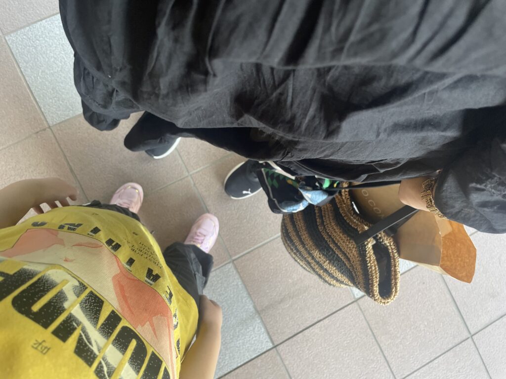 40代女性の2025年7月下旬コーデ、足元写真【その4】