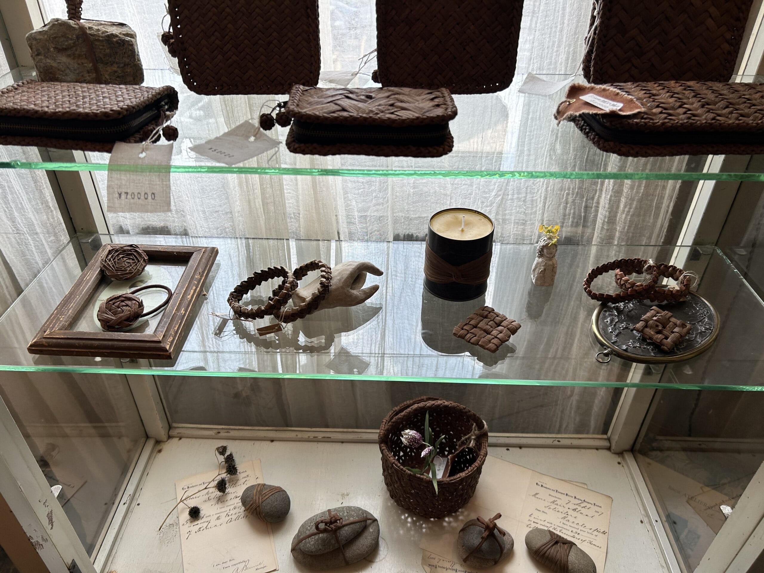 山葡萄とくるみのアクセサリーとお財布