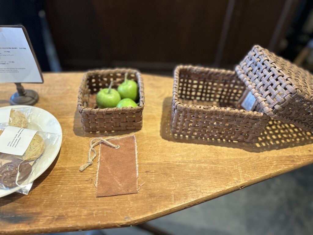 いつか手作りしたい多数の山葡萄の小物入れ