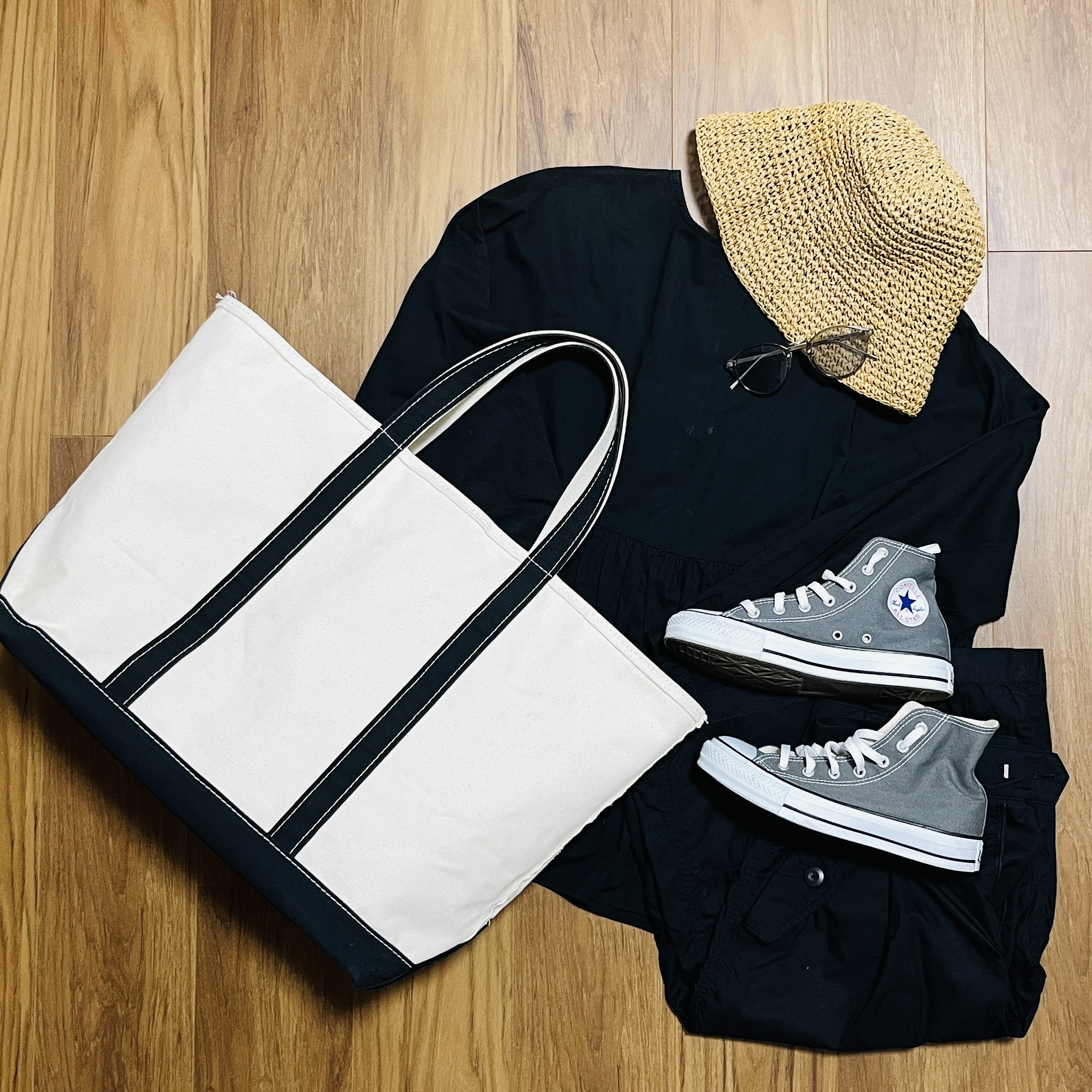 LEE100人隊のL.L.Beanのトートバッグと黒コーデ