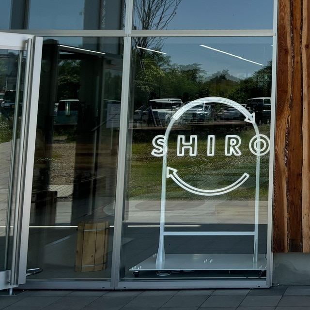 SHIRO砂川本店・みんなの工場の入り口写真