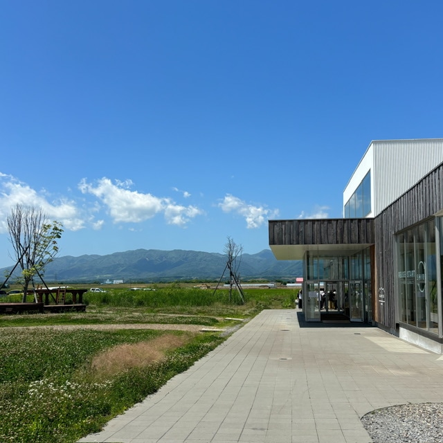 SHIRO砂川本店・みんなの工場の外観写真