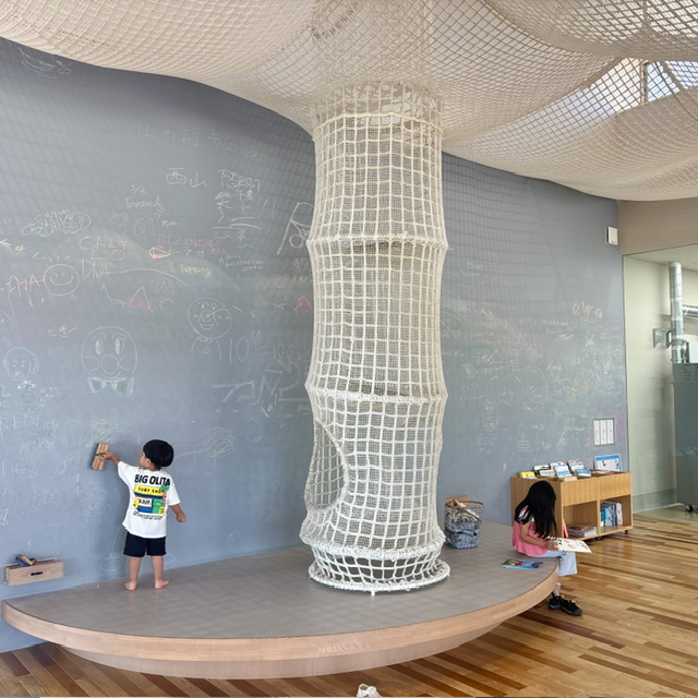 SHIRO砂川本店・みんなの工場のキッズスペース写真