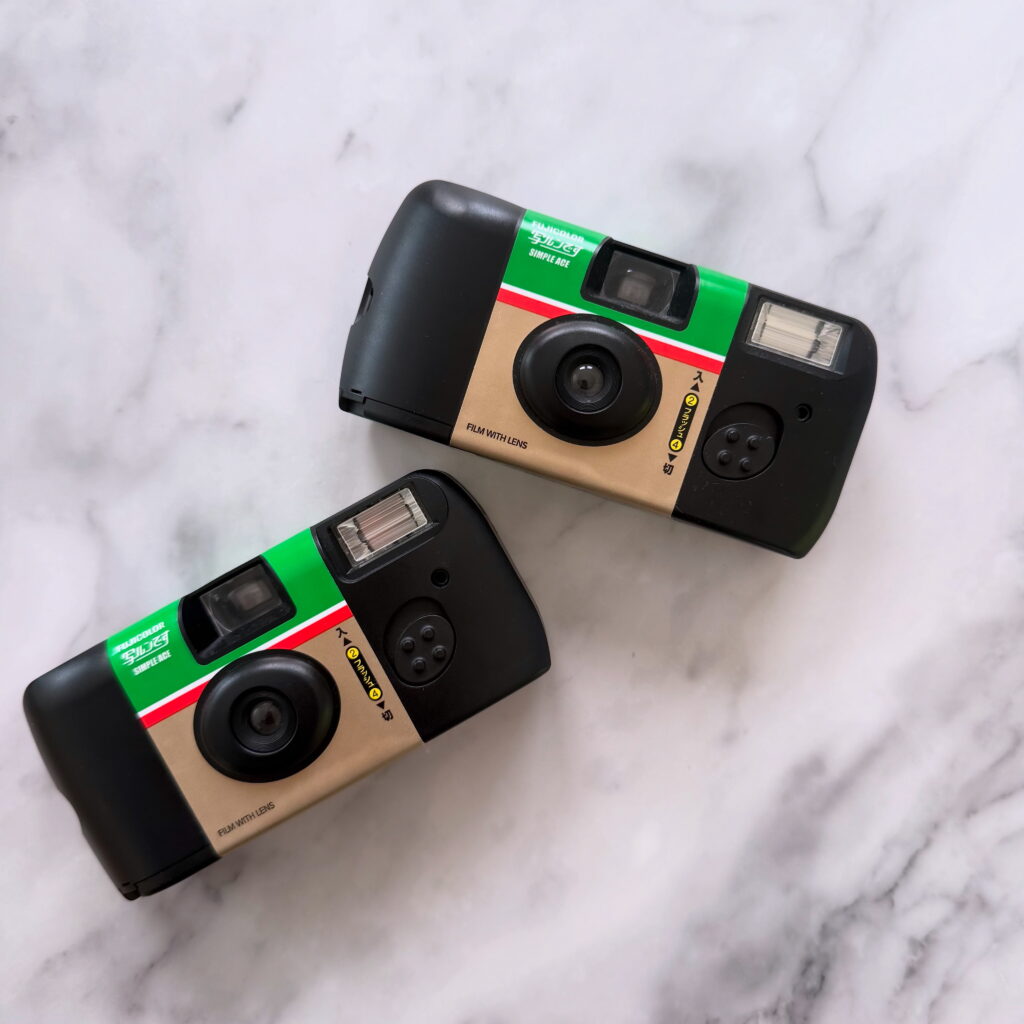 インスタントカメラ