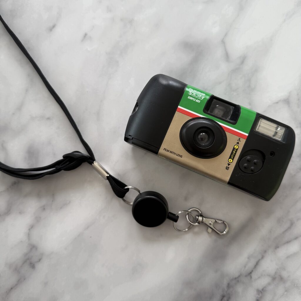 インスタントカメラ