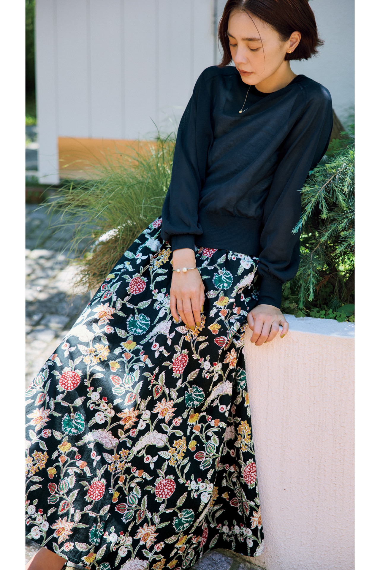 浅見れいなさんの12closet（トゥエルブクローゼット）【洗える】前後２wayシアーカーディガン ネイビーのコーデ