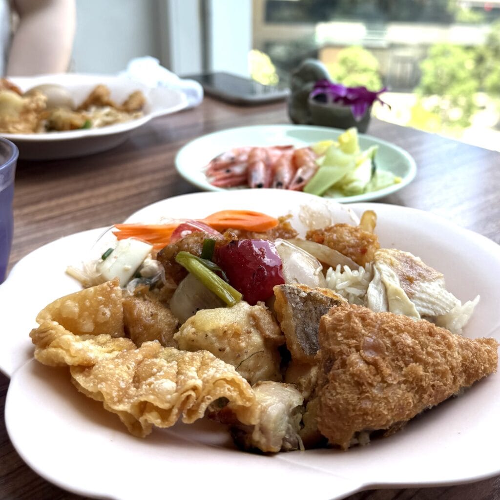 タイ料理バイキング、コサムイ バイ チェディルアン、バイキング料理、店内
