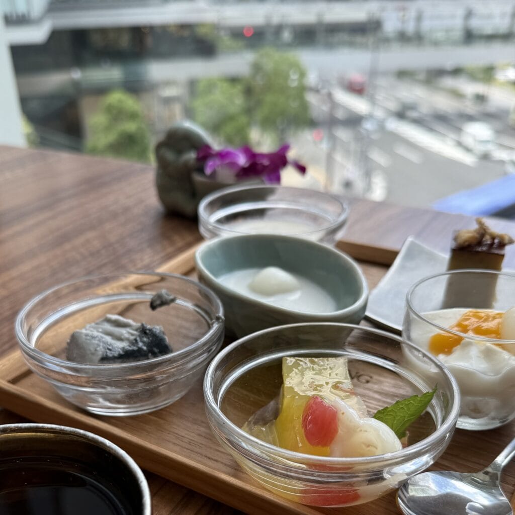 タイ料理バイキング、コサムイ バイ チェディルアン、デザート、大阪駅、風景

