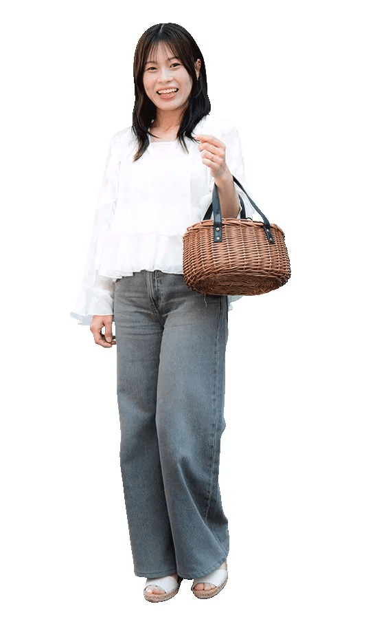 ユニクロ「ドレープワイドフレアジーンズ」のコーデ