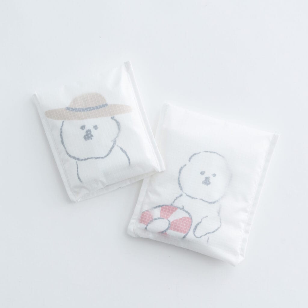 MAMBO ナイロンエコバッグM / うきわ、MAMBO ナイロンエコバッグS / 麦わら帽子 収納した状態