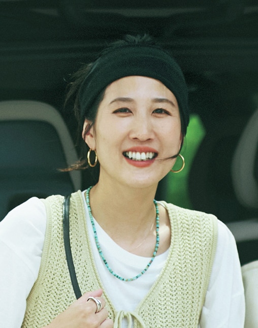 高橋美帆さんのジレ￥1990・スカート￥2990／ジーユーのコーデ