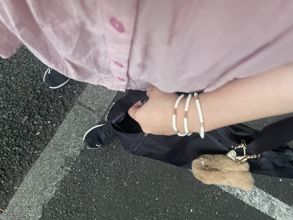 40代女性が2025年7月下旬にリアルに着ていたコーデの足元写真【その1】