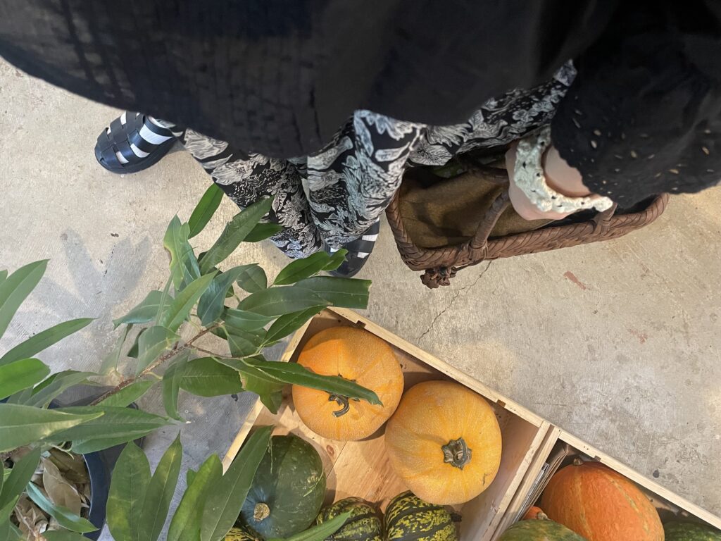 40代女性が2025年7月下旬にリアルに着ていたコーデの足元写真【その2】