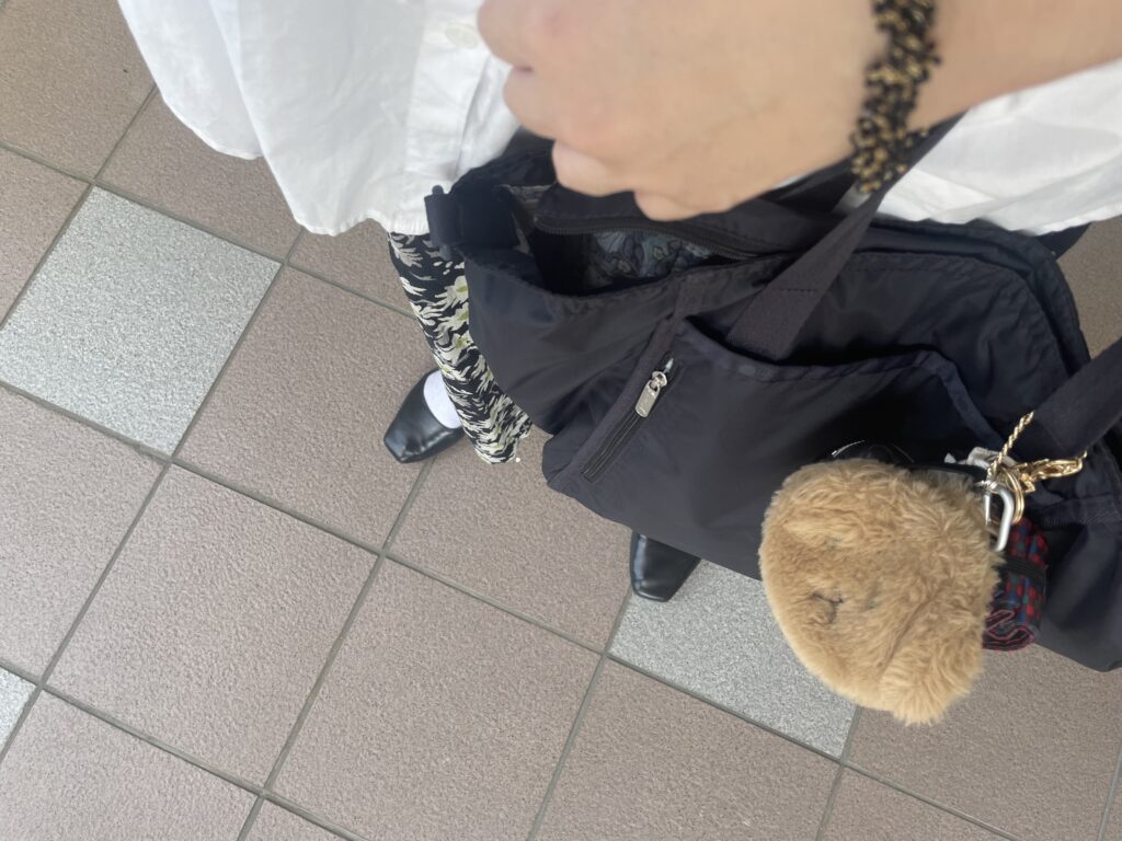 40代女性が2025年7月下旬にリアルに着ていたコーデの足元写真【その4】