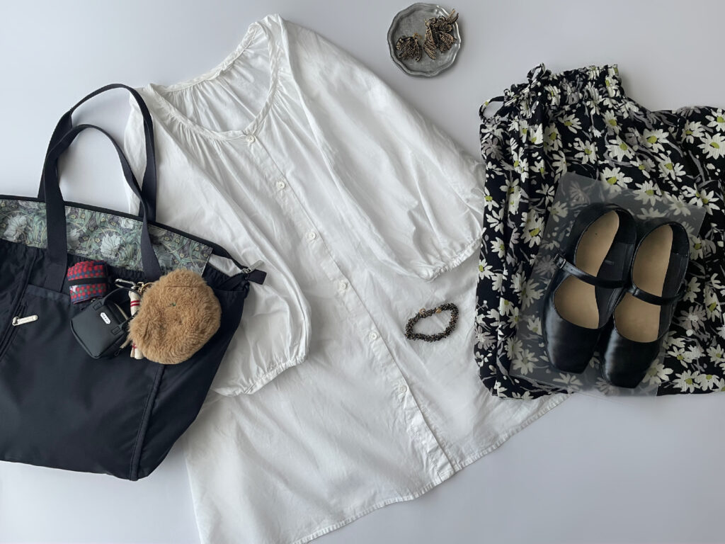 40代女性の2025年7月下旬コーデのフラットレイ画像【その4】