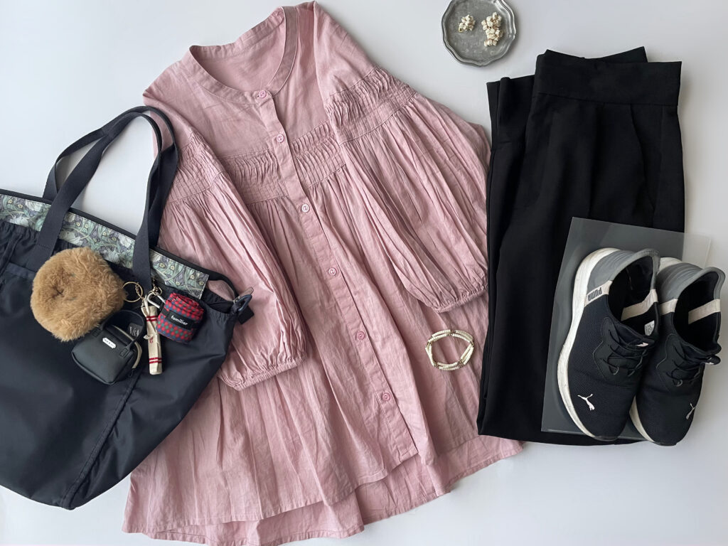 40代女性の2025年7月下旬コーデのフラットレイ画像【その1】