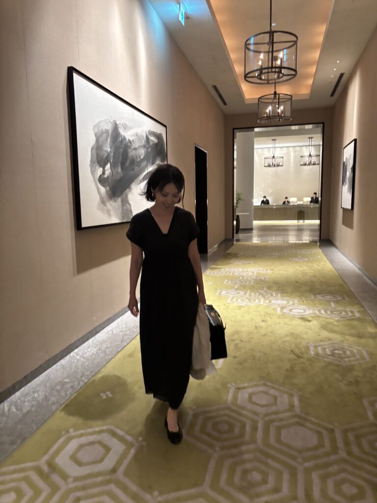 「MARIHA」の夏の光のドレスコーデ