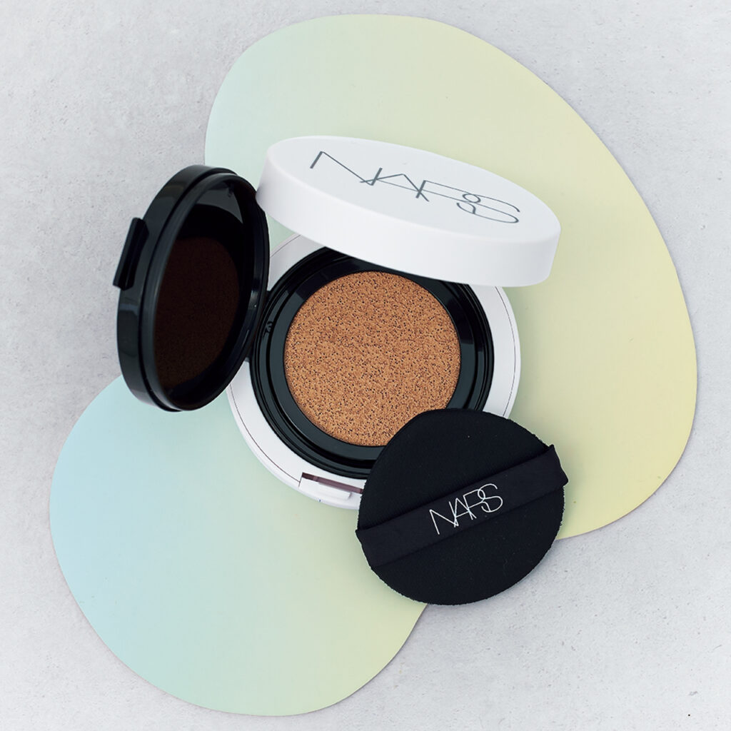 NARS
ライトリフレクティング セラムクッションファンデーション　全8色￥8580（セット価格）