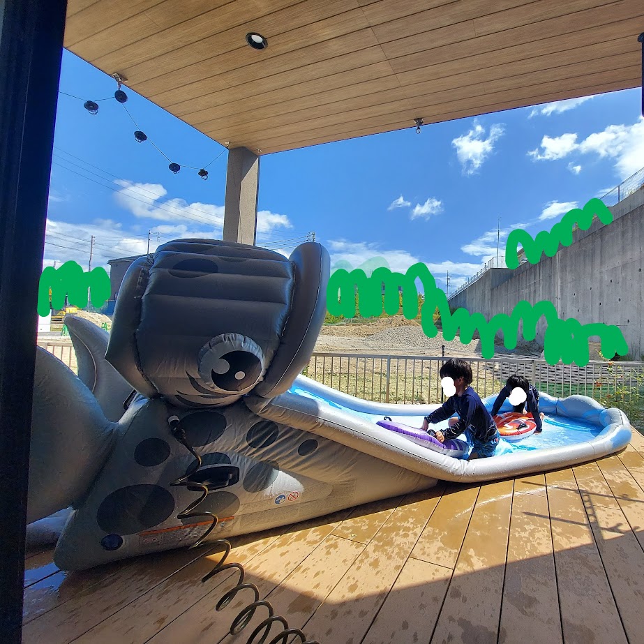 INTEX　プール　サメスライダー