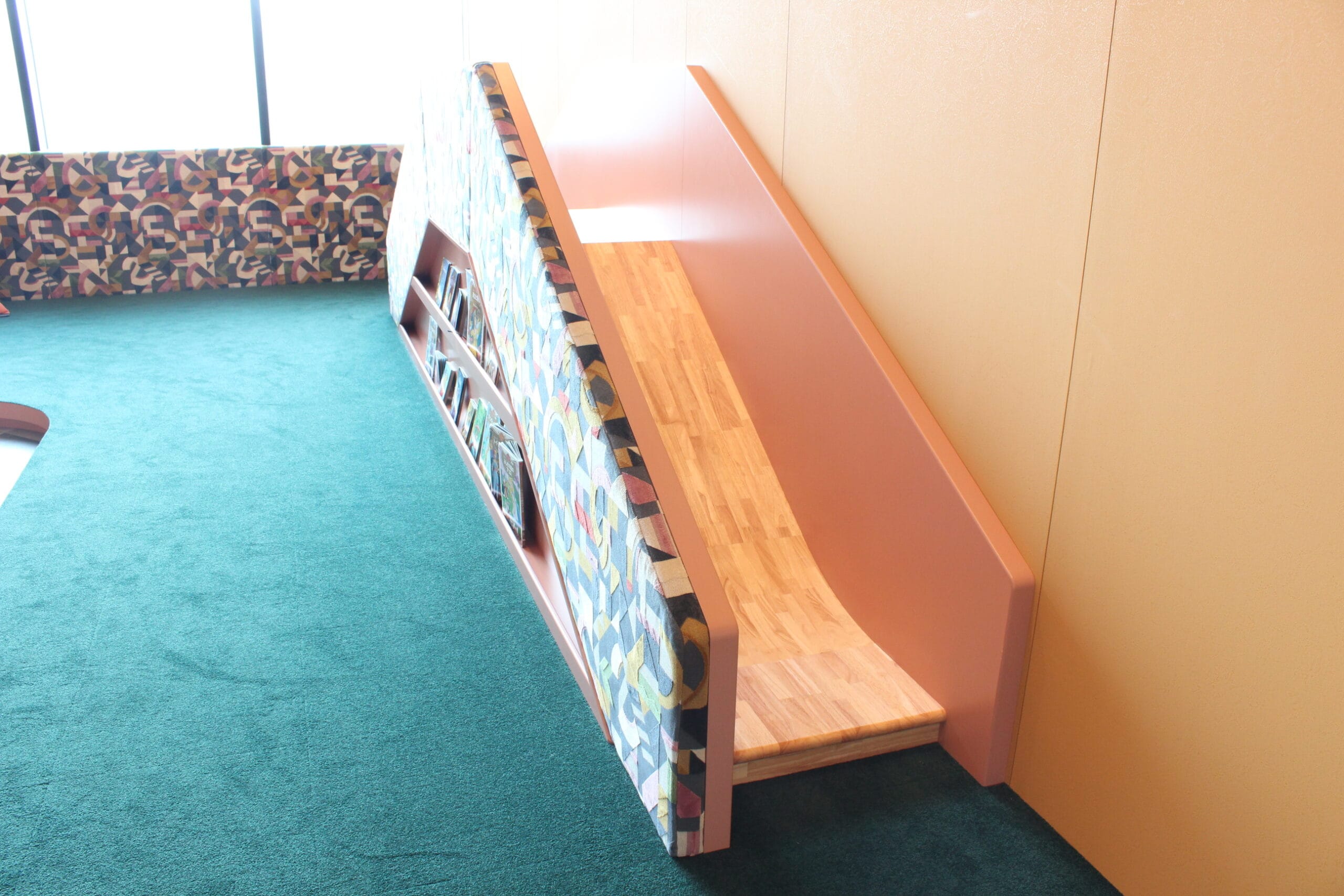 キッズスペース　すべり台