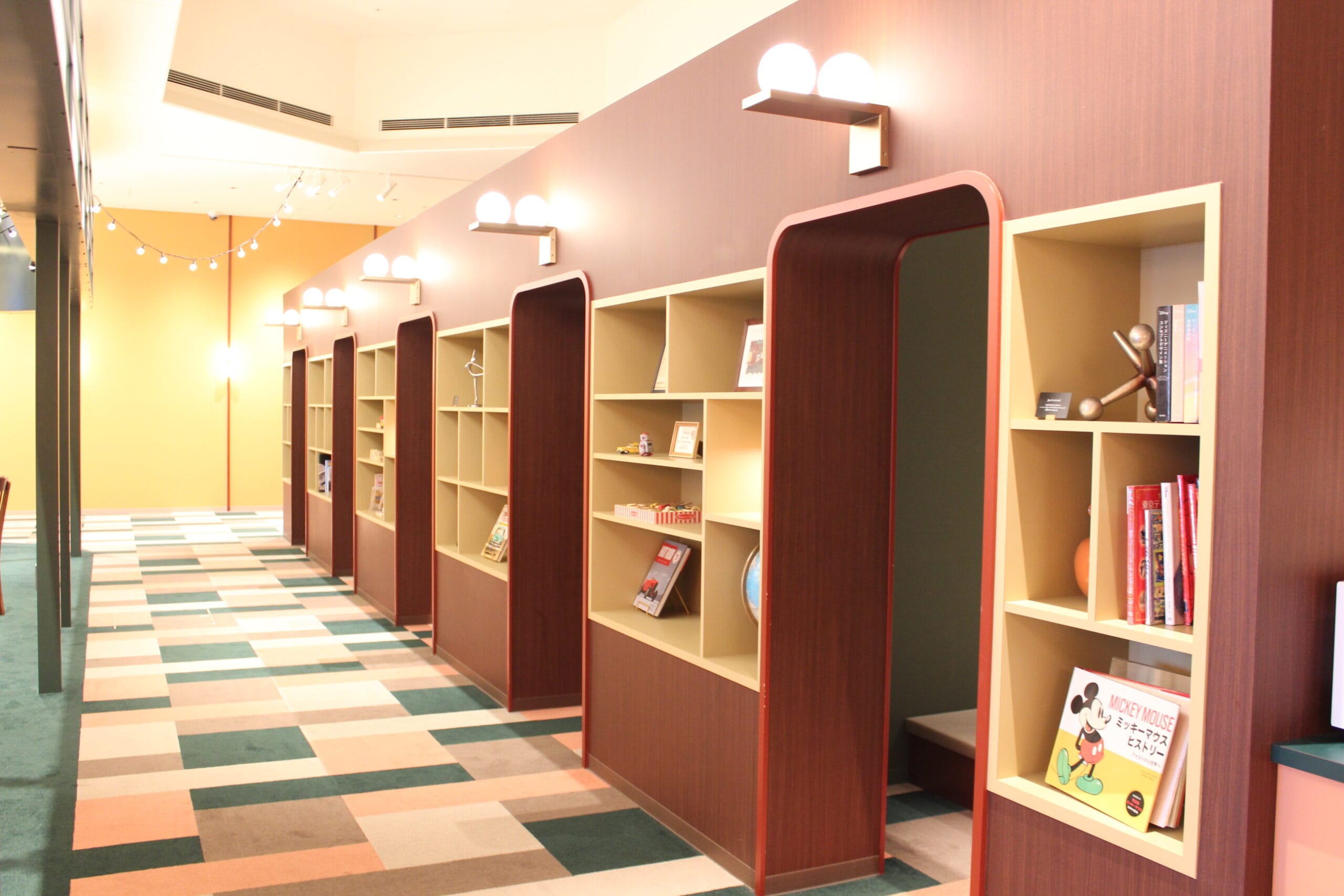 カーテンを引くと半個室になるスペース