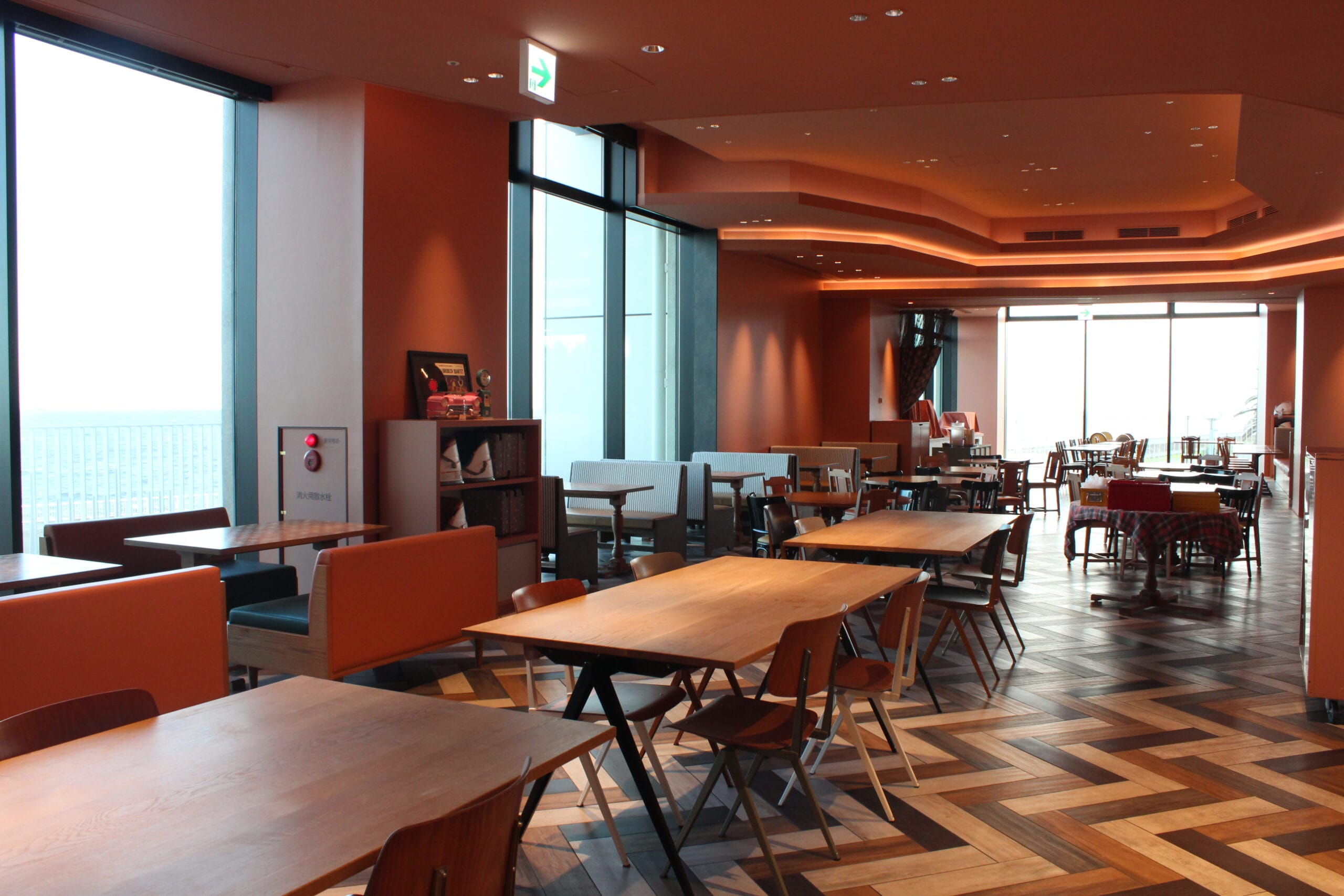 「カフェテリア」内観