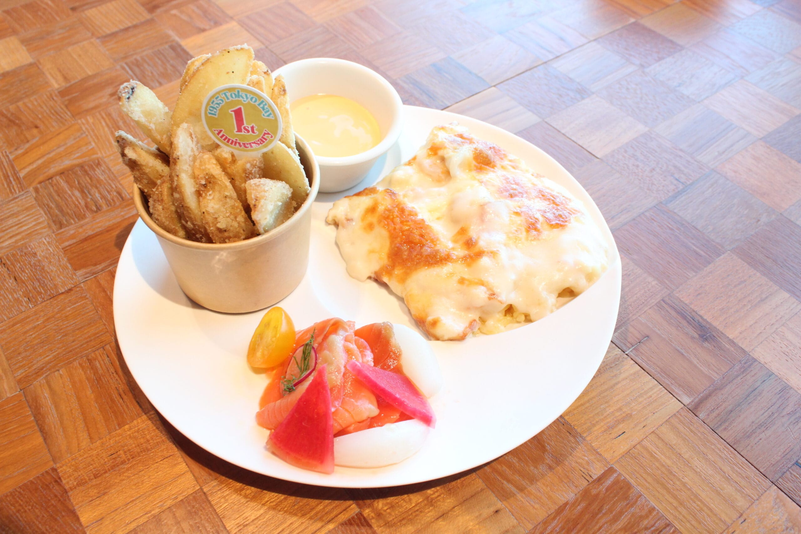 デリ3品「フライドポテト チーズディップ」「シーフードドリア」「サーモンマリネと根菜のピクルス」