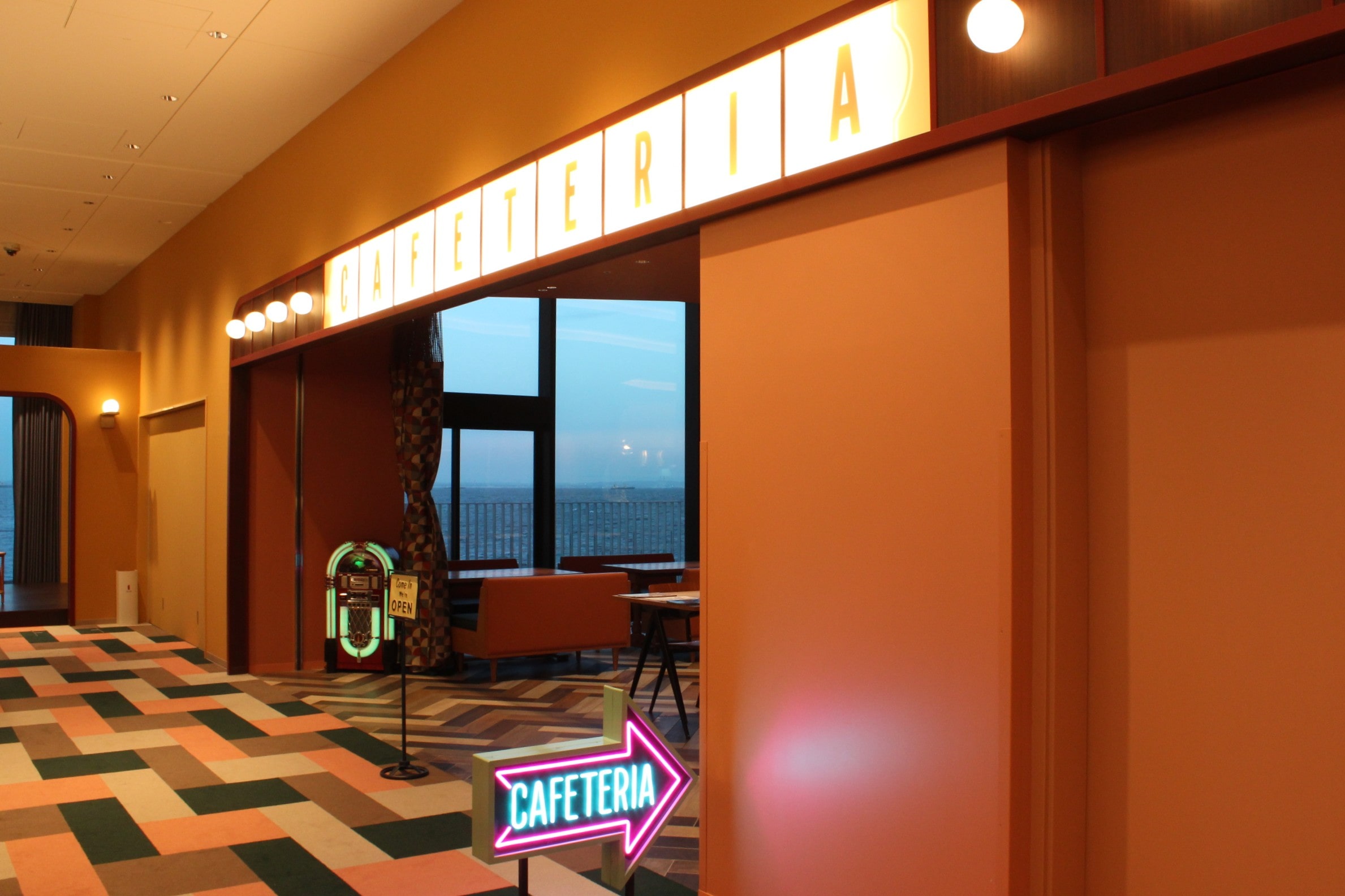 「カフェテリア」入口