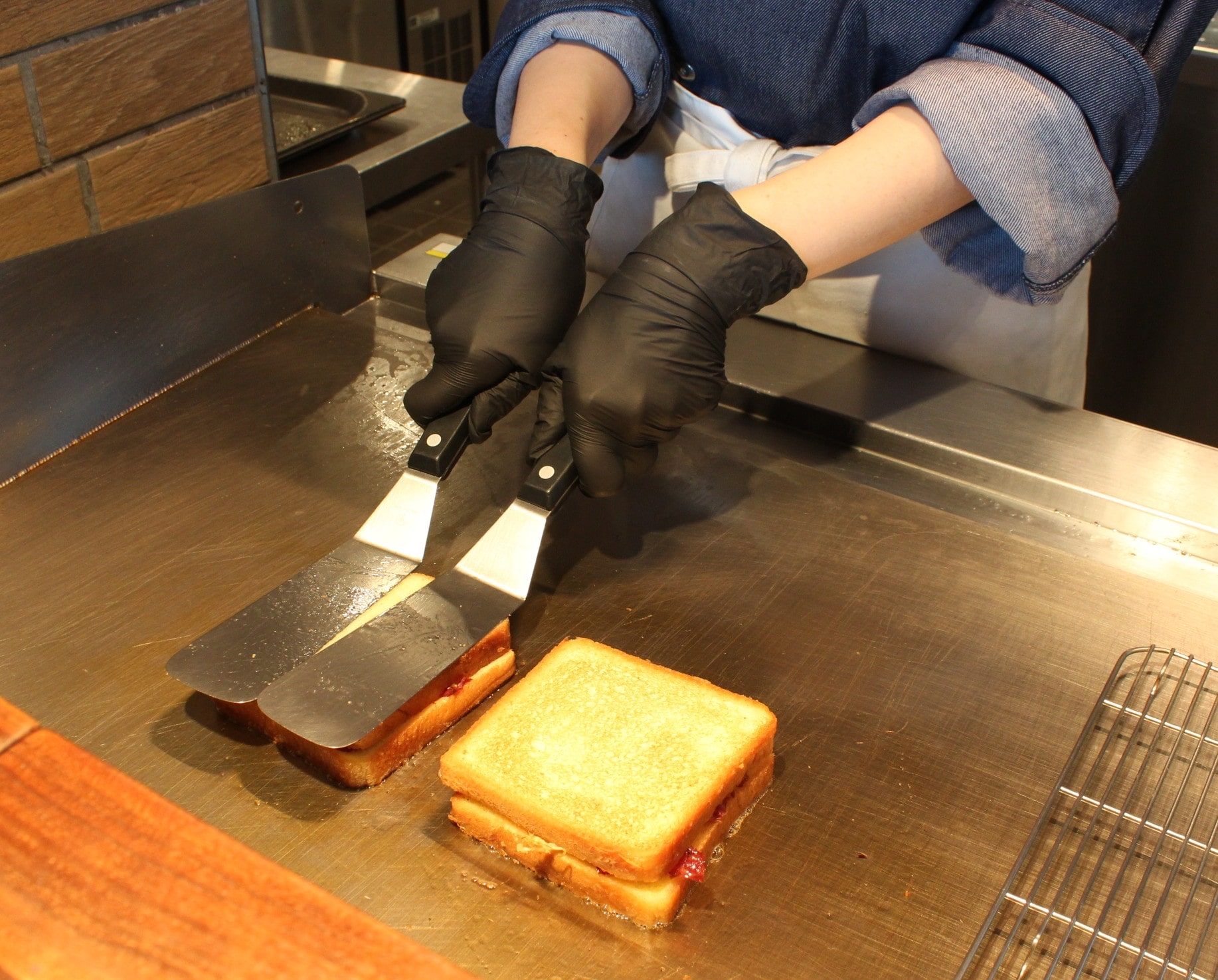 「ルーベンサンド」ライブキッチンの様子