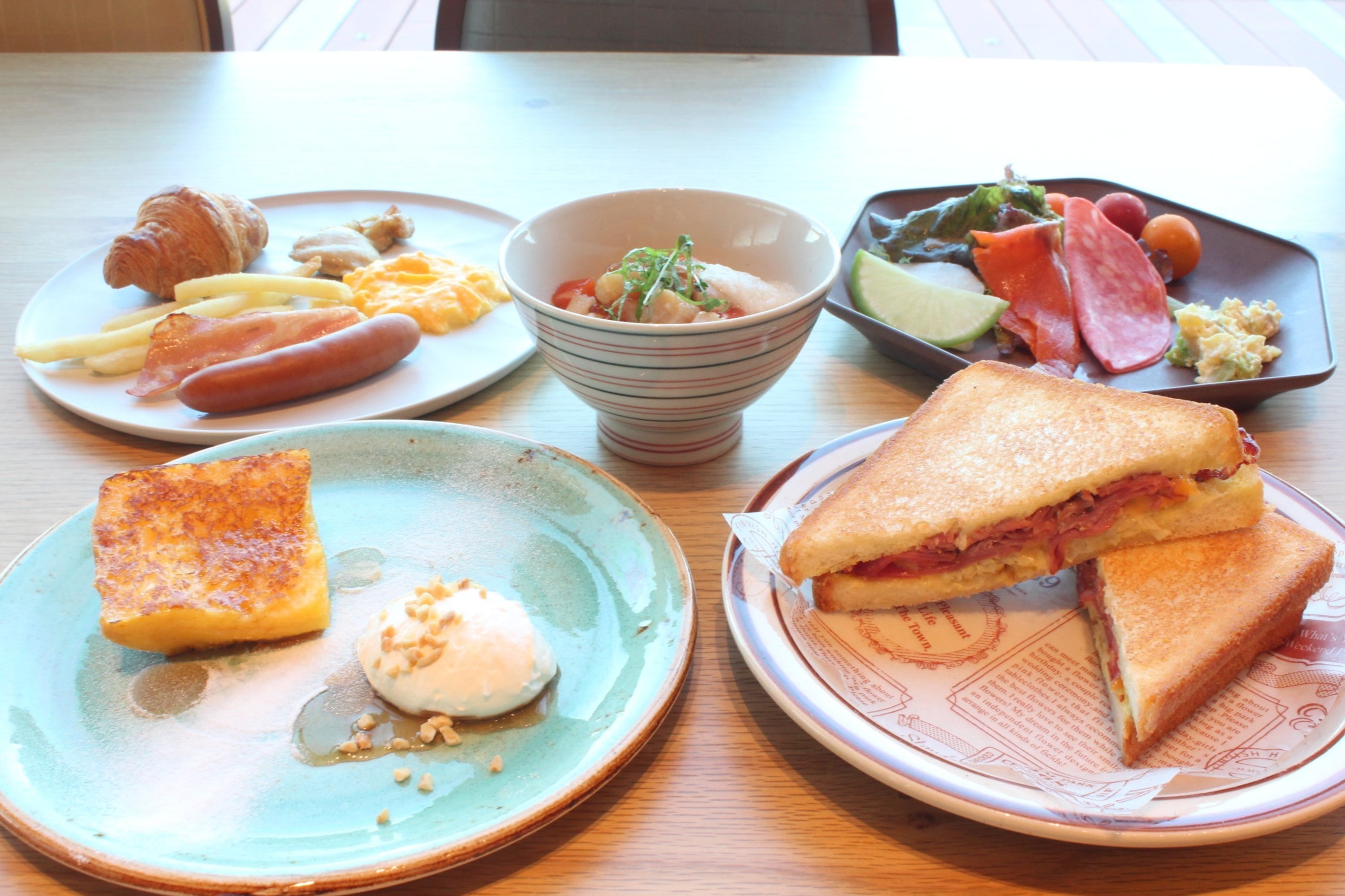 朝食メニュー集合　フレンチトースト、ルーベンサンド、海宝丼など