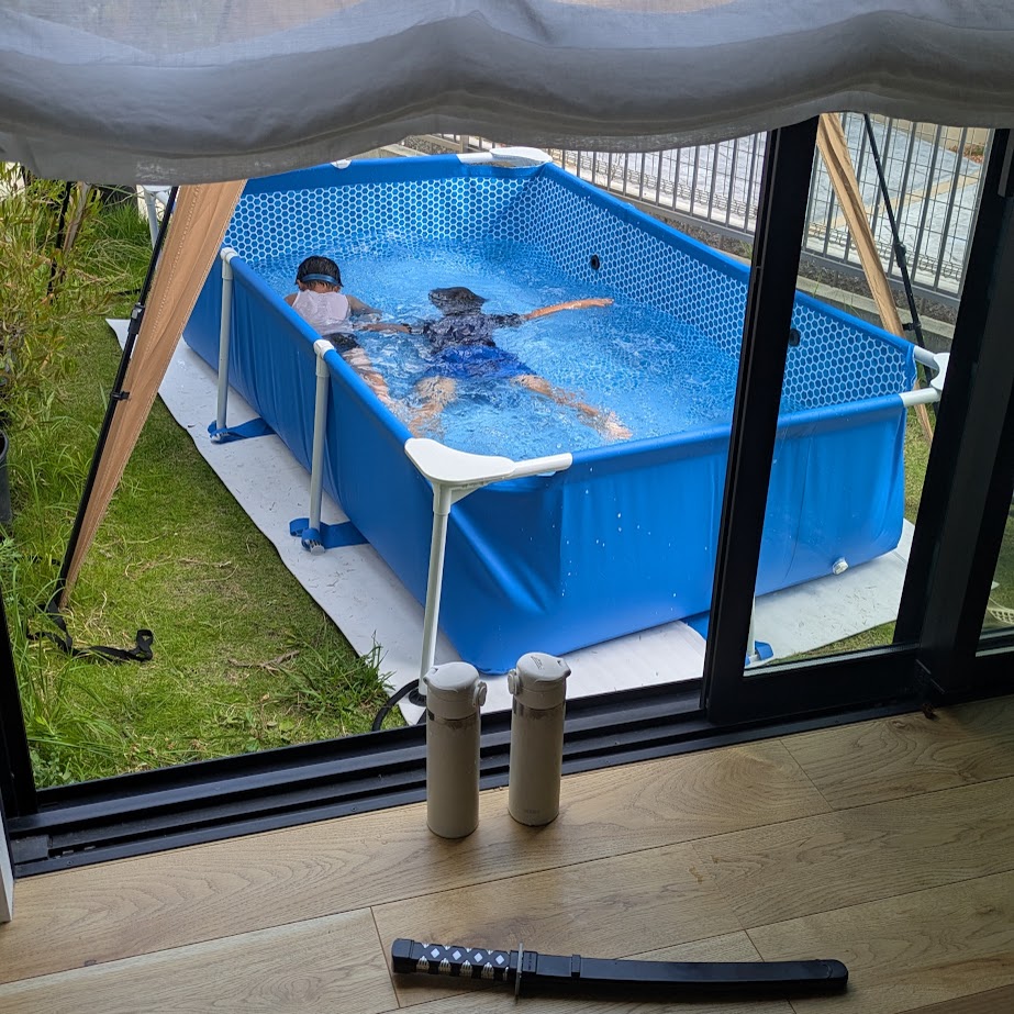 INTEXプール　２，６m　庭