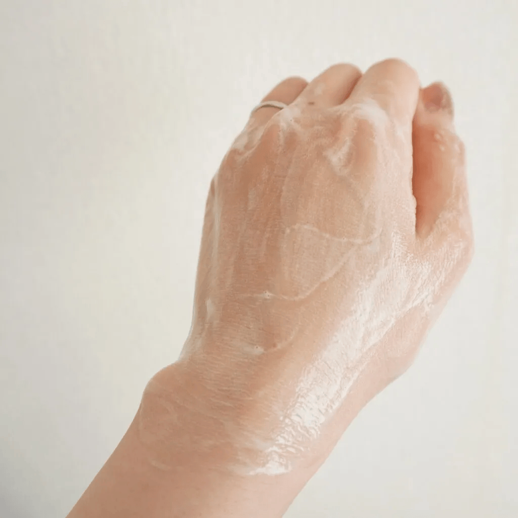 ファンケル「泥ジェル洗顔」　手を洗って白くなったところ