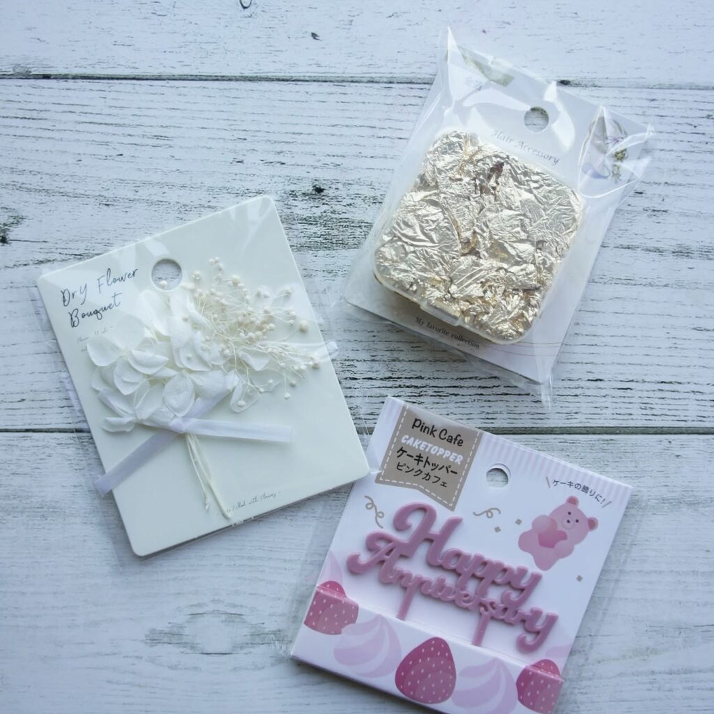 紫陽花のドライフラワー、金箔、ケーキトッパー