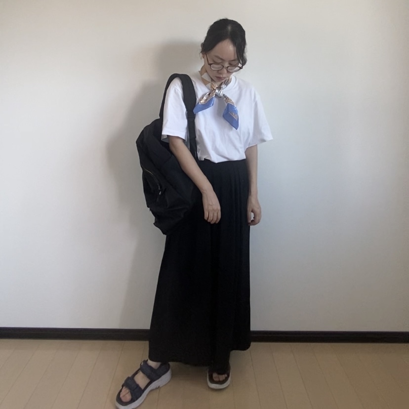 スカーフ　コーデ　Tシャツ