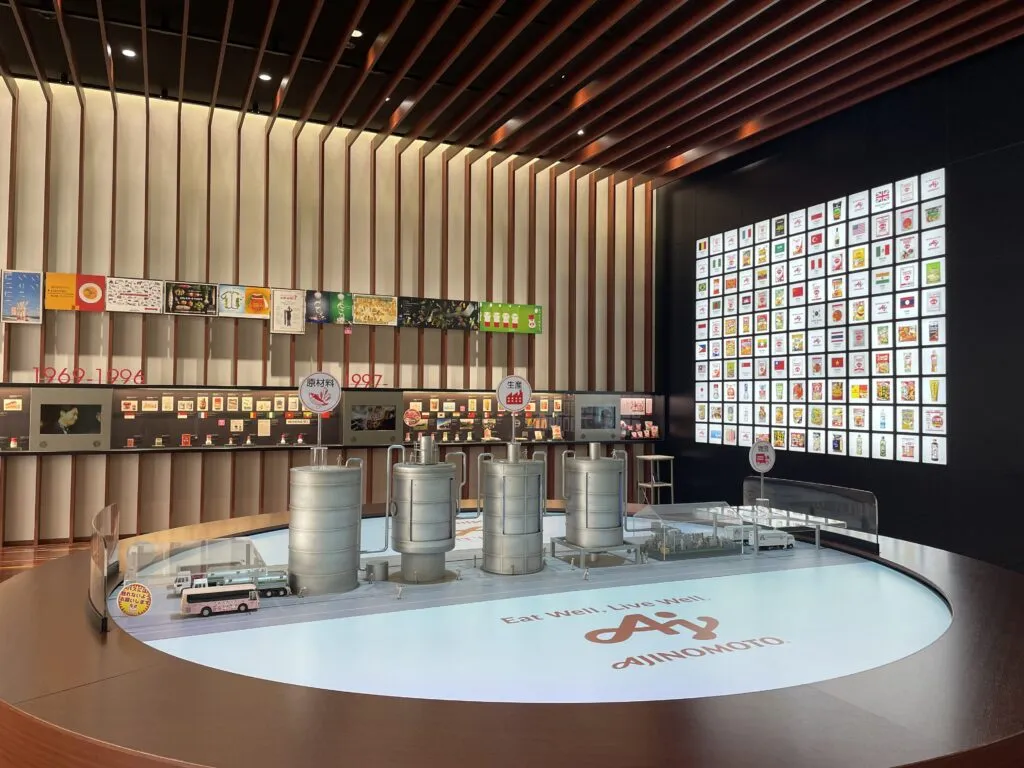 ジオラマを使っての味の素®製造工程についての説明