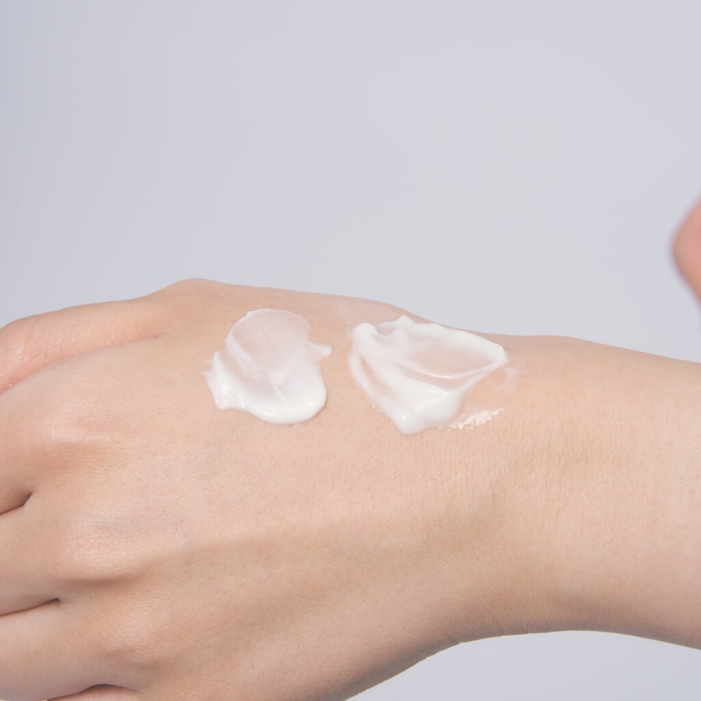 ヨル スキン オーバーナイトクリーム モイスト／ヨル スキン オーバーナイトジェルクリーム クリアをお試し！