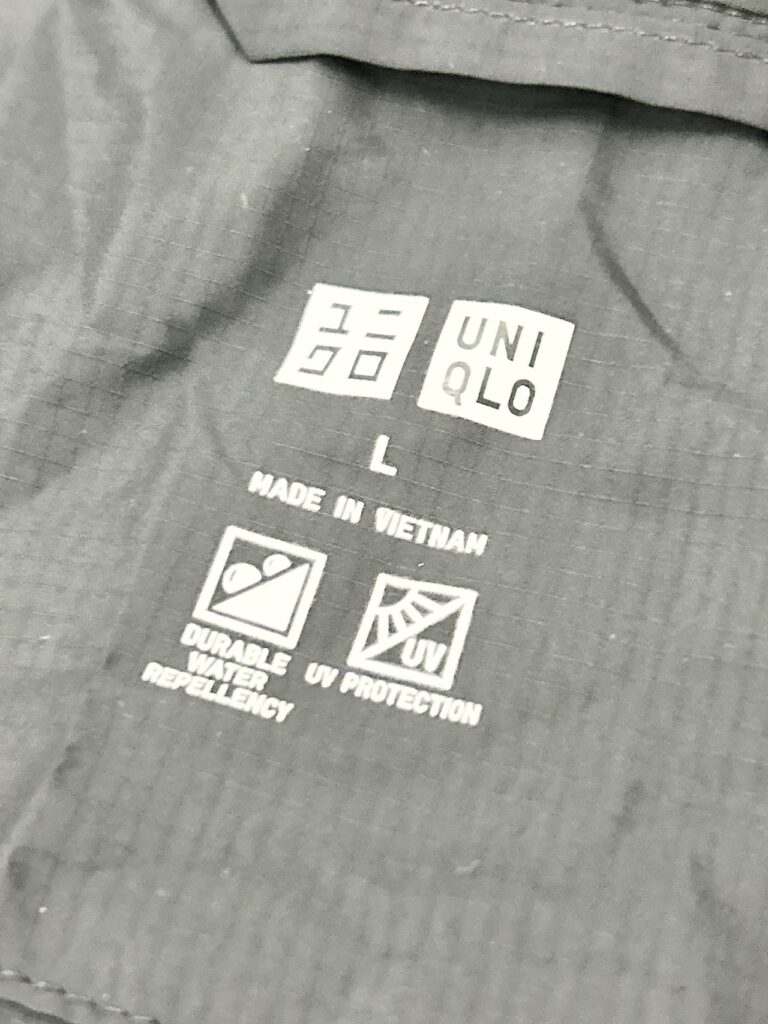 ユニクロ ポケッタブルUVカットパーカの機能表示