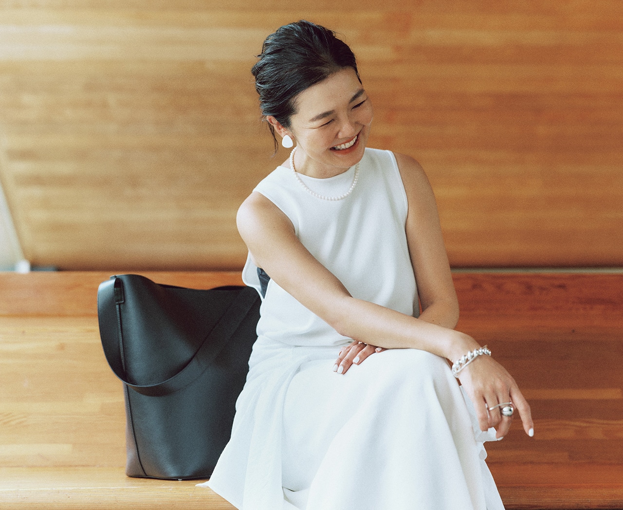 目黒越子さんのOne-piece, Shirt, Earrings,Ring, Bag：Demi-Luxe BEAMSのコーデ