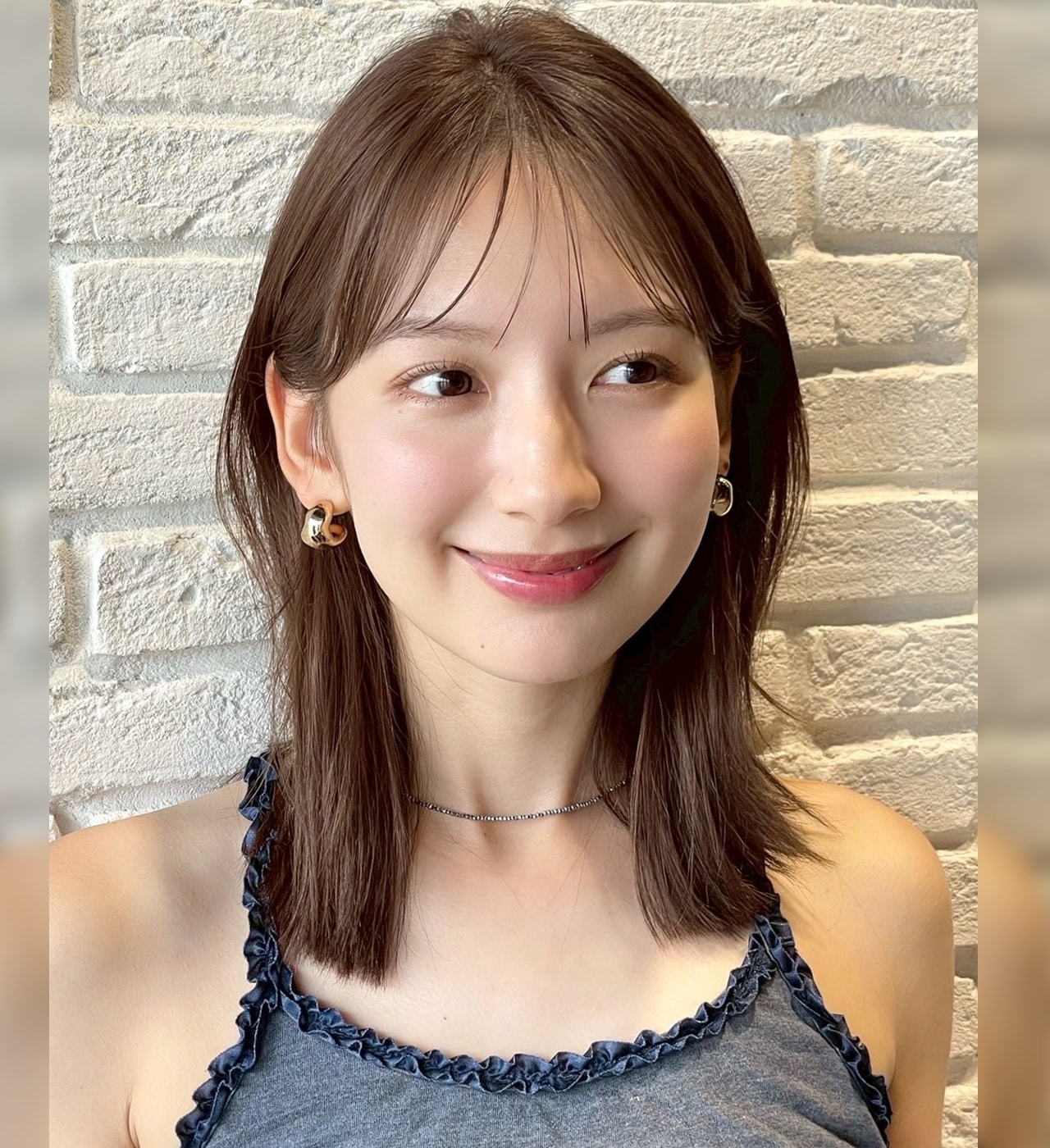 甘さをおさえた大人の顔まわりがポイントの、大人のキレイがたっぷりな洗練された外ハネロブ　メインカット