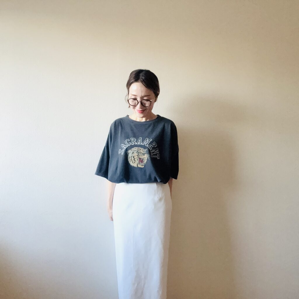 REMI RELIEF/レミレリーフ 別注 ビッグシルエット SP加工プリントTシャツ、plage スカート、ＧＵ　サングラス