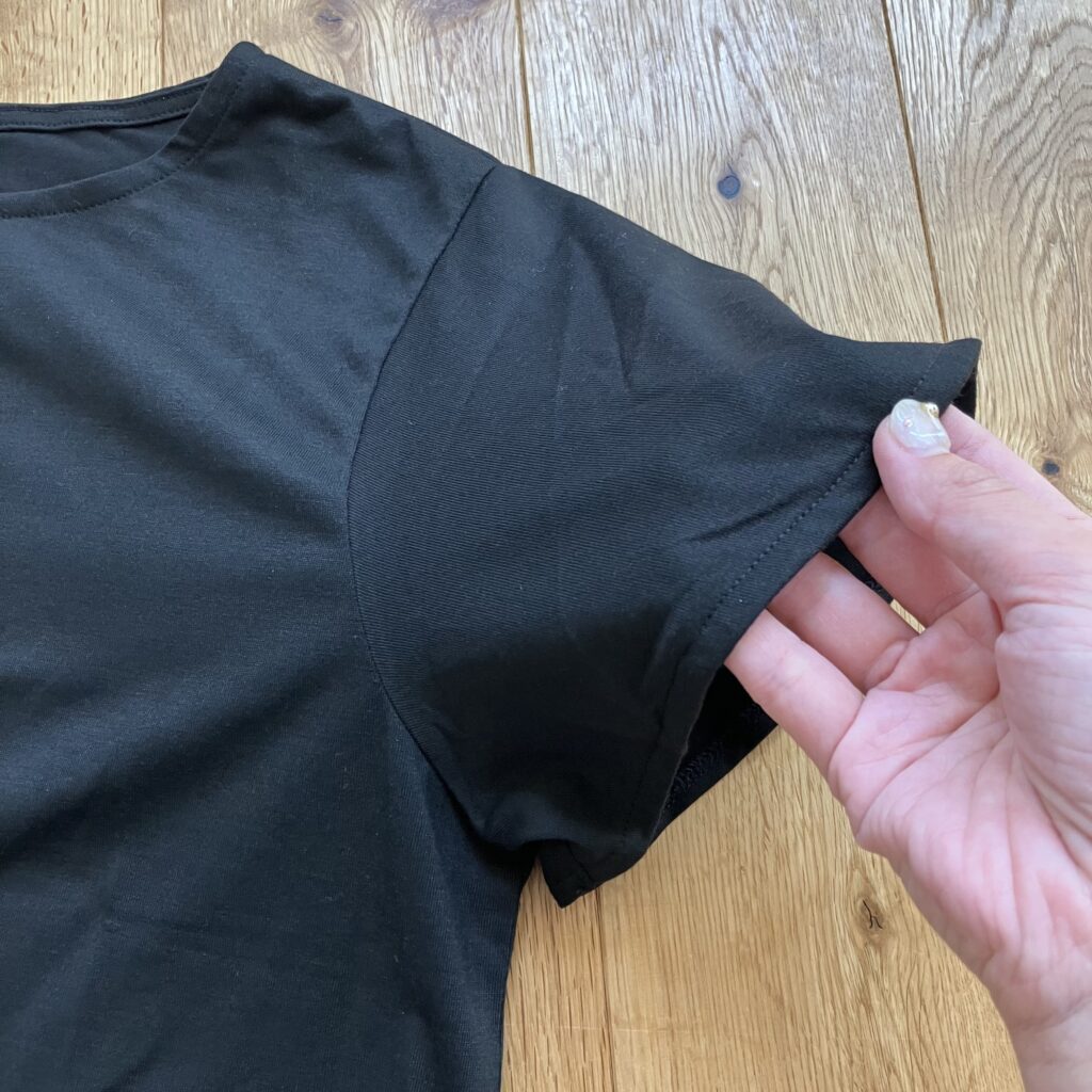 ハニーズ　仕事服　きれいめ