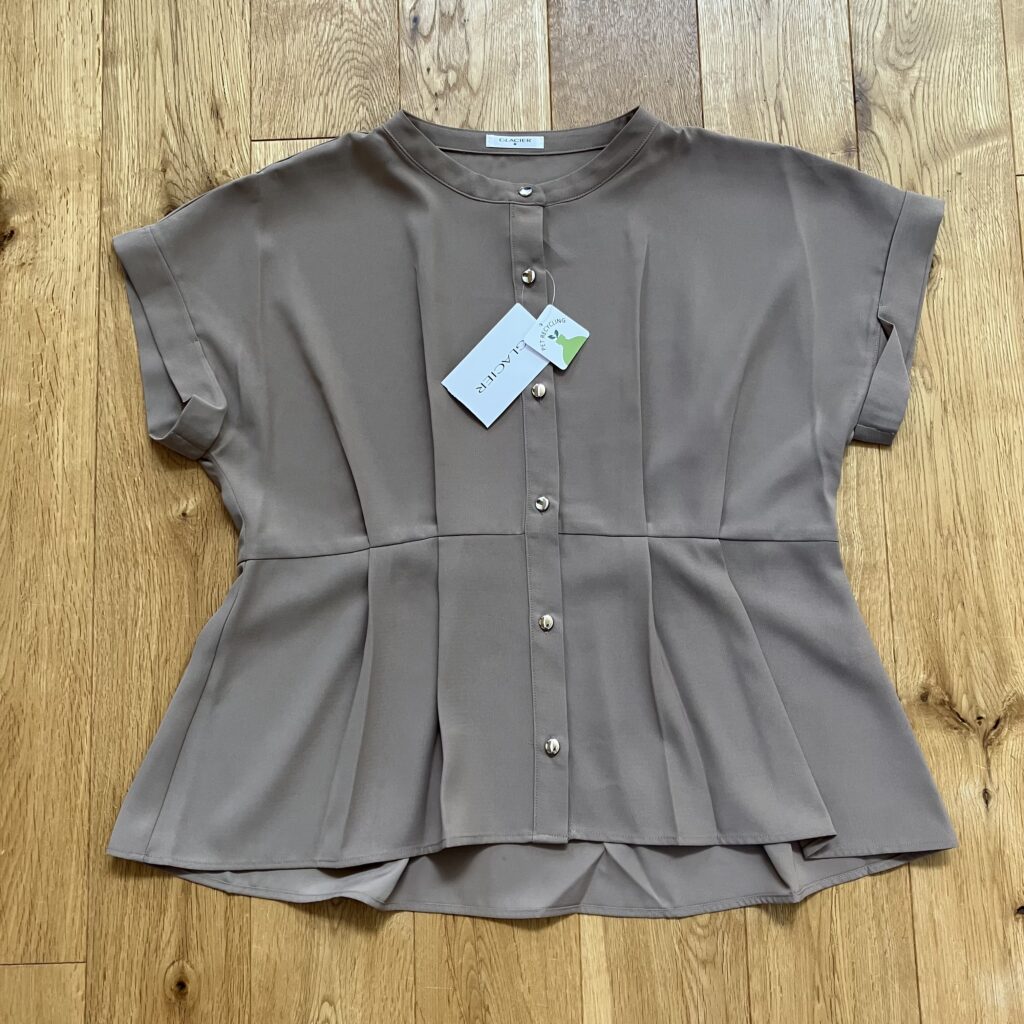 ハニーズ　仕事服　きれいめ