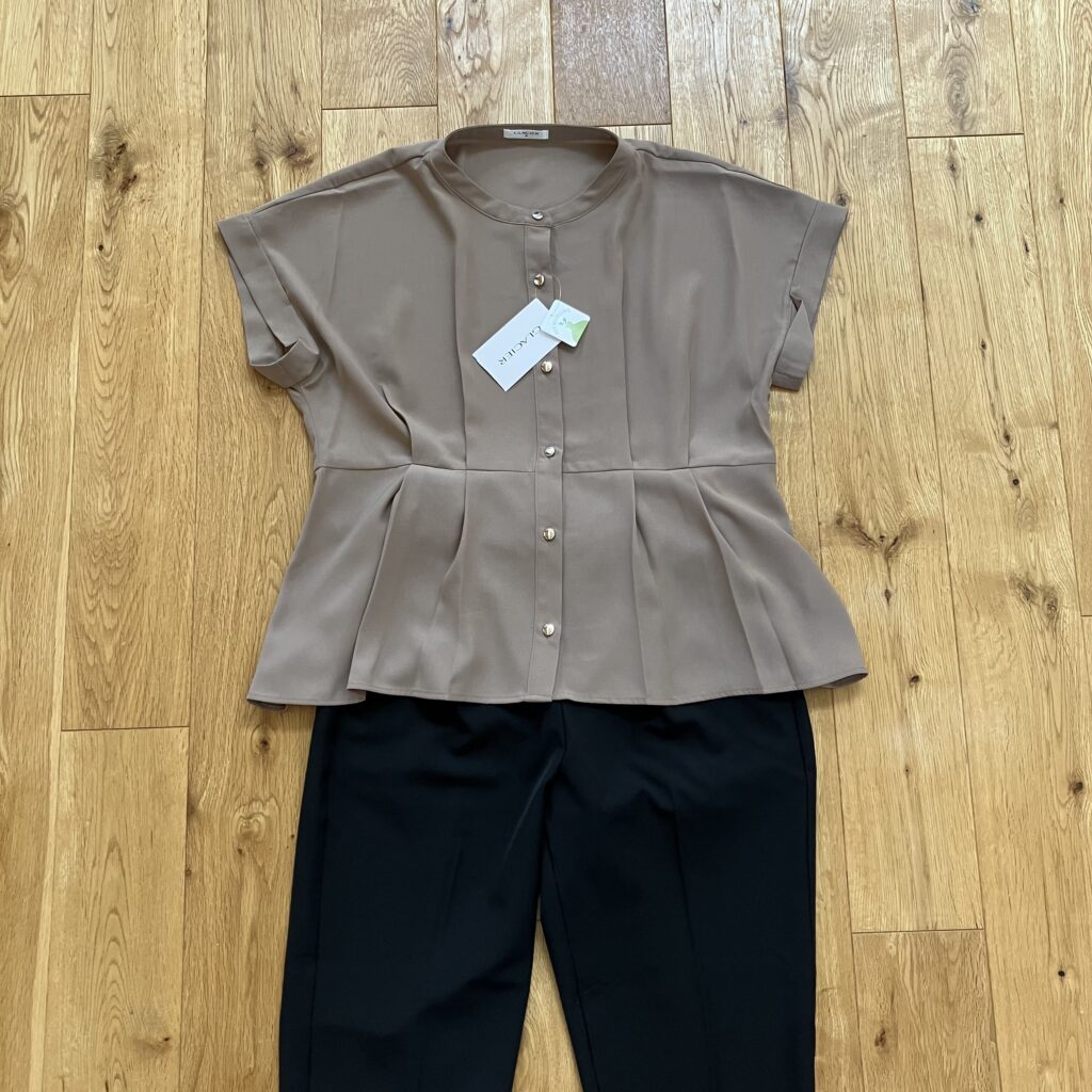 ハニーズ　仕事服　きれいめ