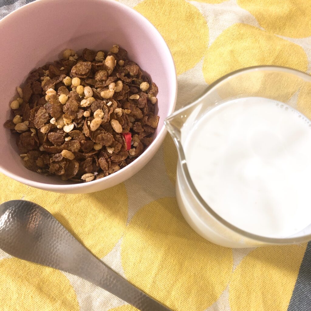 素材まるごとグラノラ ホテルニューオータニ 脂質79%オフ 花や具フルーティショコラ　ケロッグ