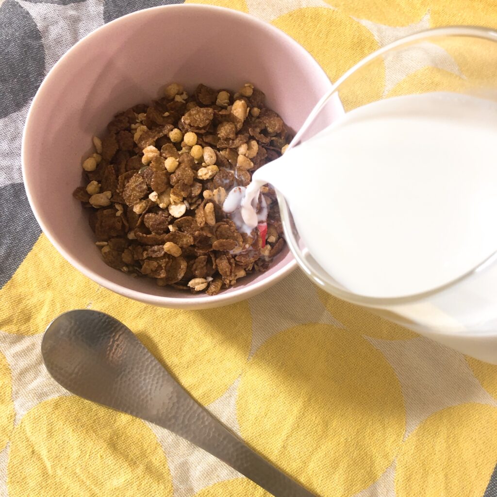 素材まるごとグラノラ ホテルニューオータニ 脂質79%オフ 花や具フルーティショコラ　ケロッグ