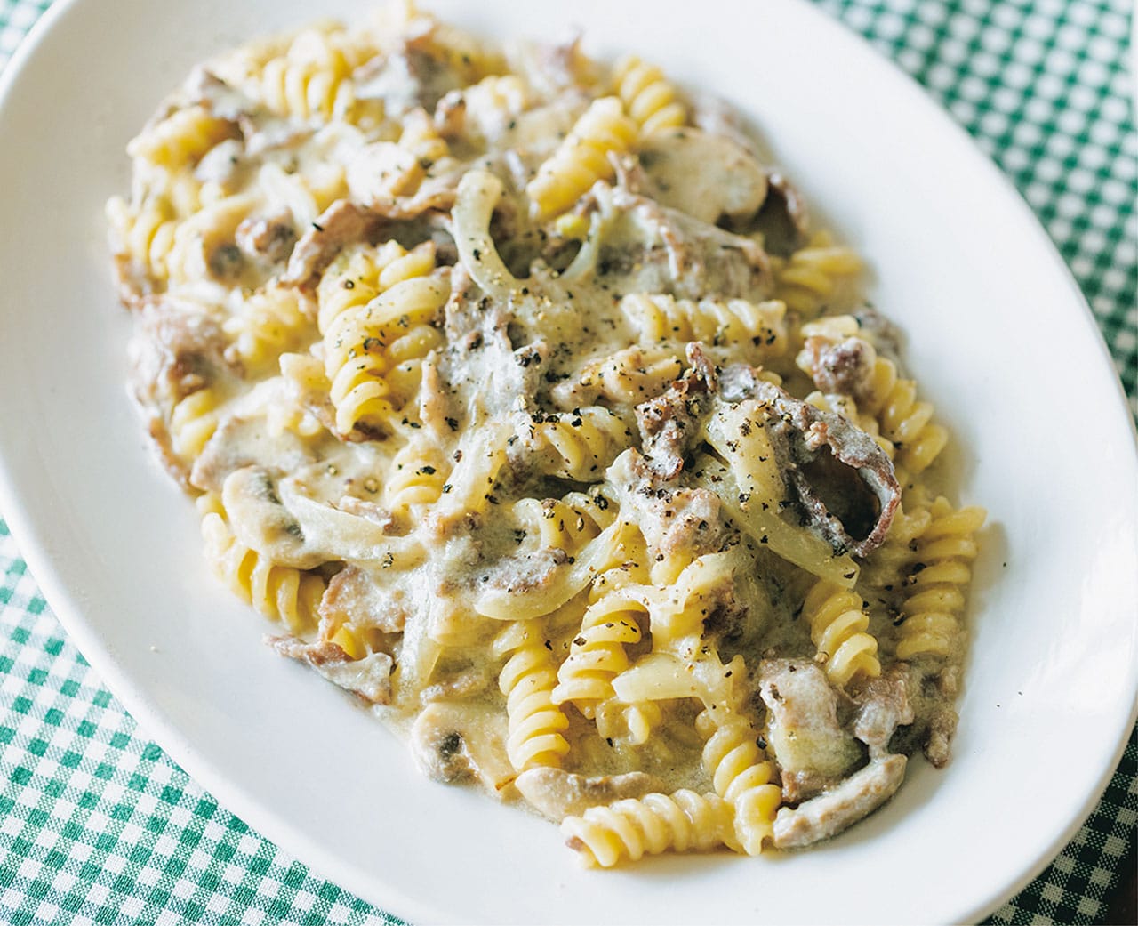 小麦粉のとろみを上手に活用！「ビーフストロガノフ風パスタ」レシピ／今井 亮さん