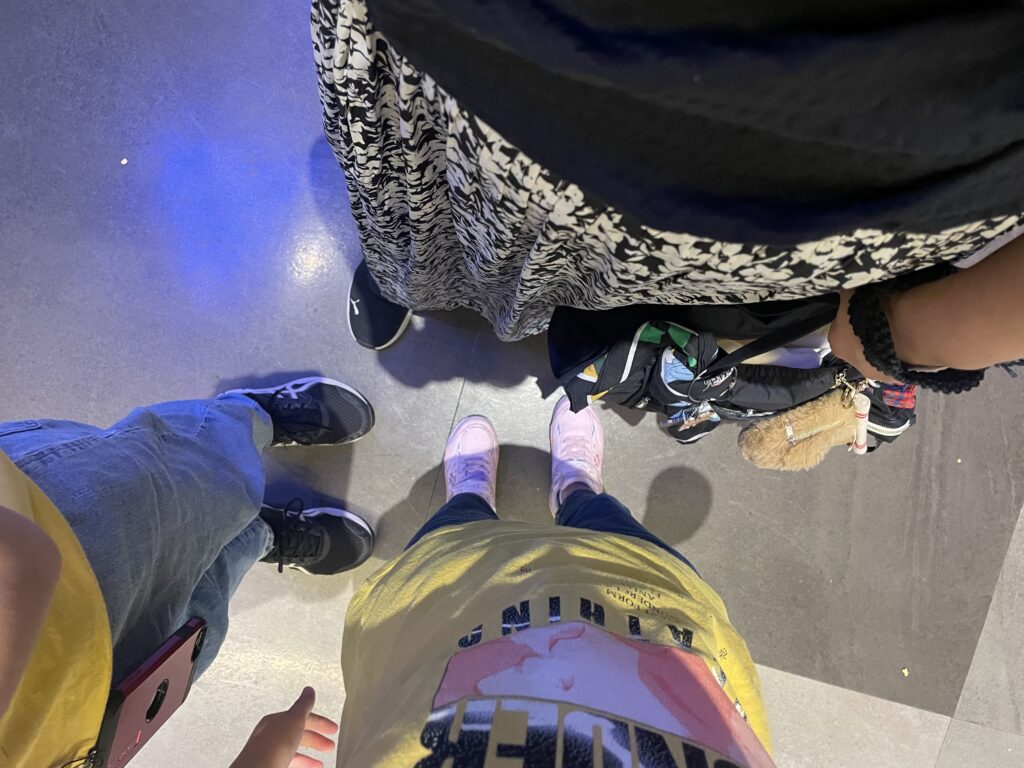 40代女性の2025年8月初旬コーデの足元写真【その1】