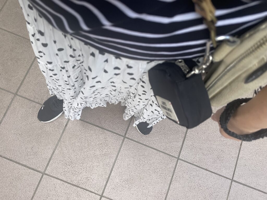 40代女性の2025年8月初旬コーデの足元写真【その3】