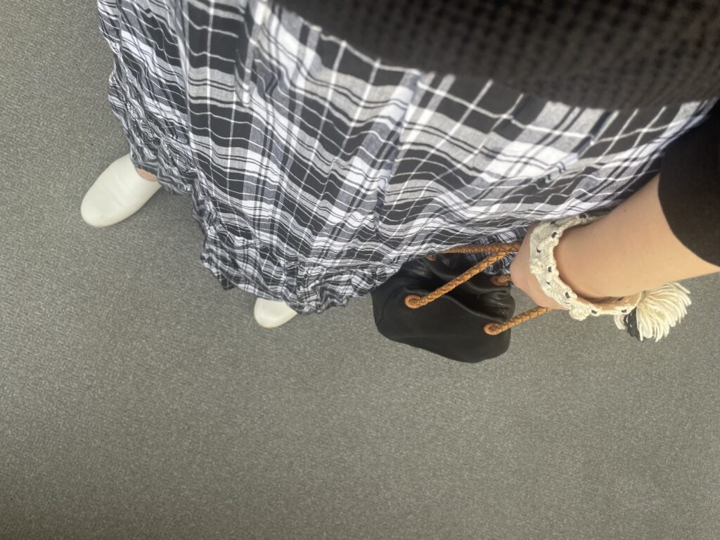 40代女性の2025年8月初旬コーデの足元写真【その4】